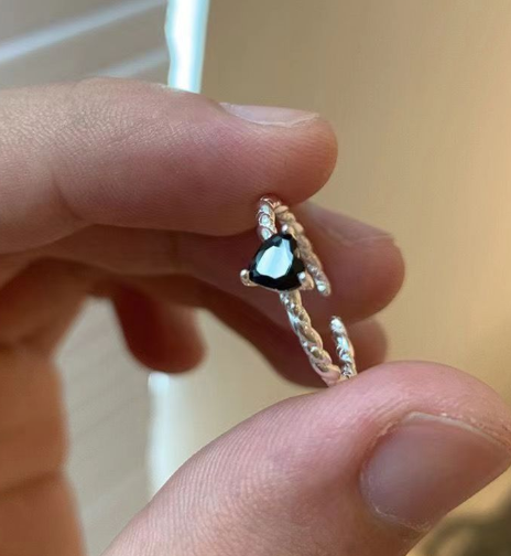 Anillo de Amor de Zirconia Negra en Plata de Ley S925