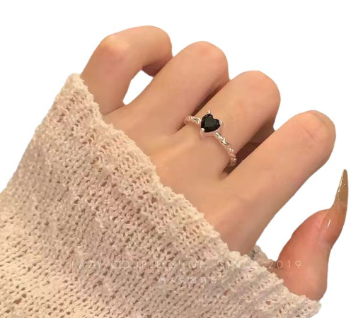 Anillo de Amor de Zirconia Negra en Plata de Ley S925