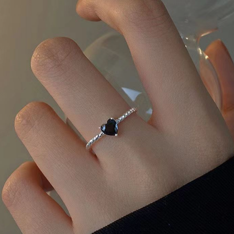Anillo de Amor de Zirconia Negra en Plata de Ley S925
