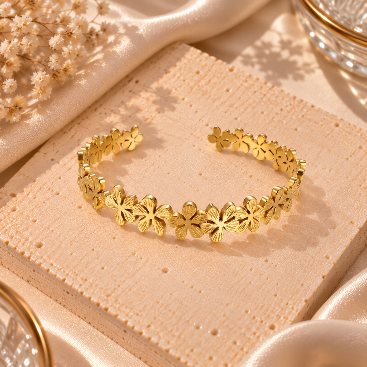 Brazalete  Floral Dorada