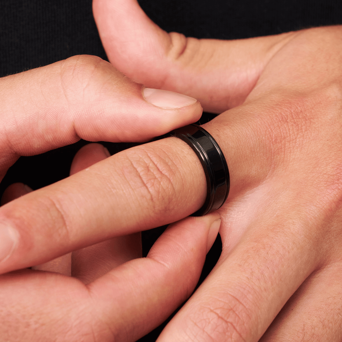 ANILLO ESSENTIAL BLACK 5 MM 🖤