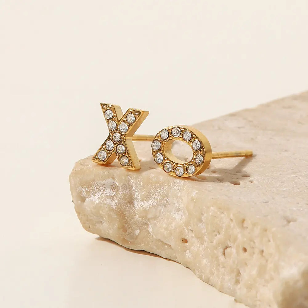 Pendientes de botón plateados con diseño “XO”