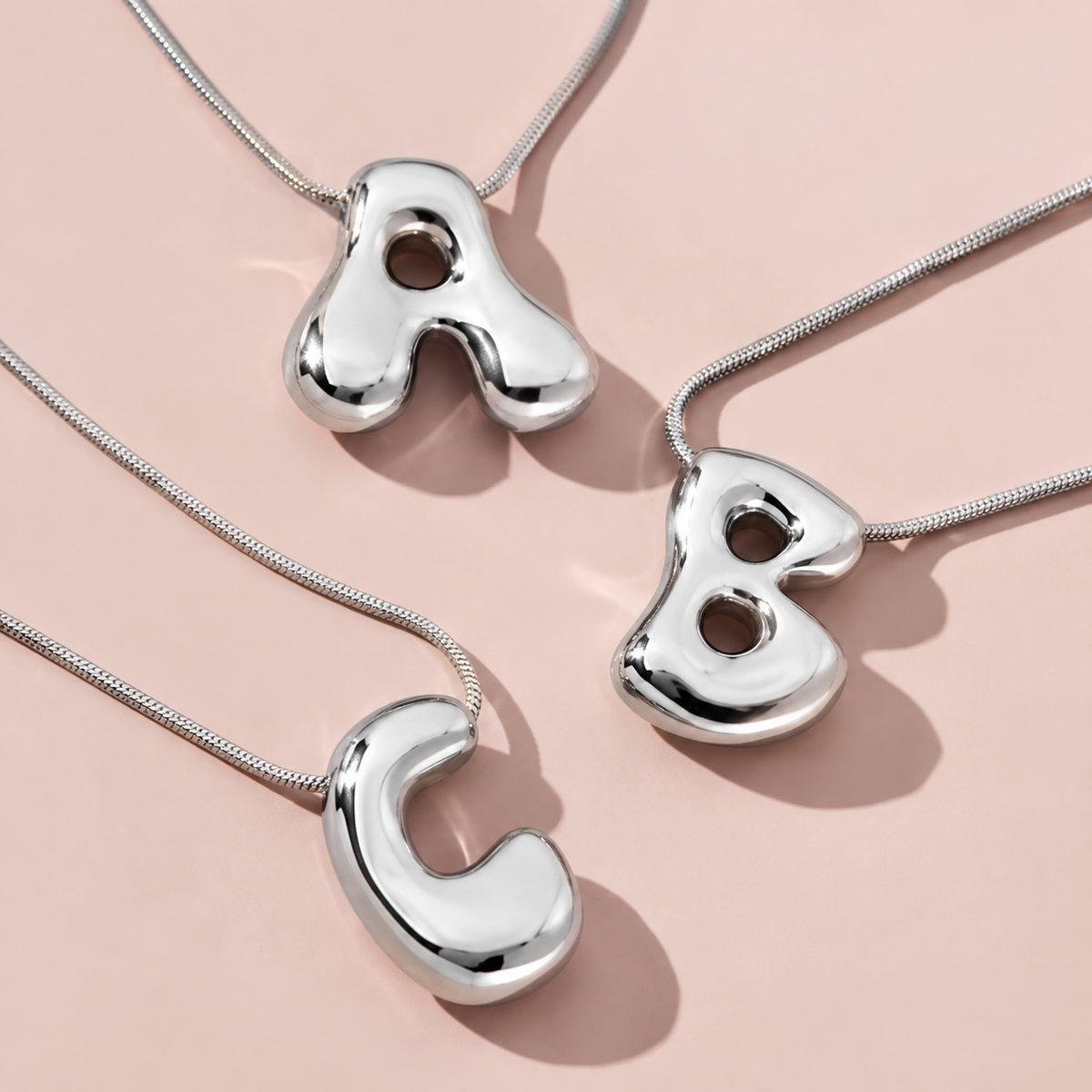 Collar de Acero Inoxidable con Inicial para Mujer – Colgante de Letra Estilo Bubble